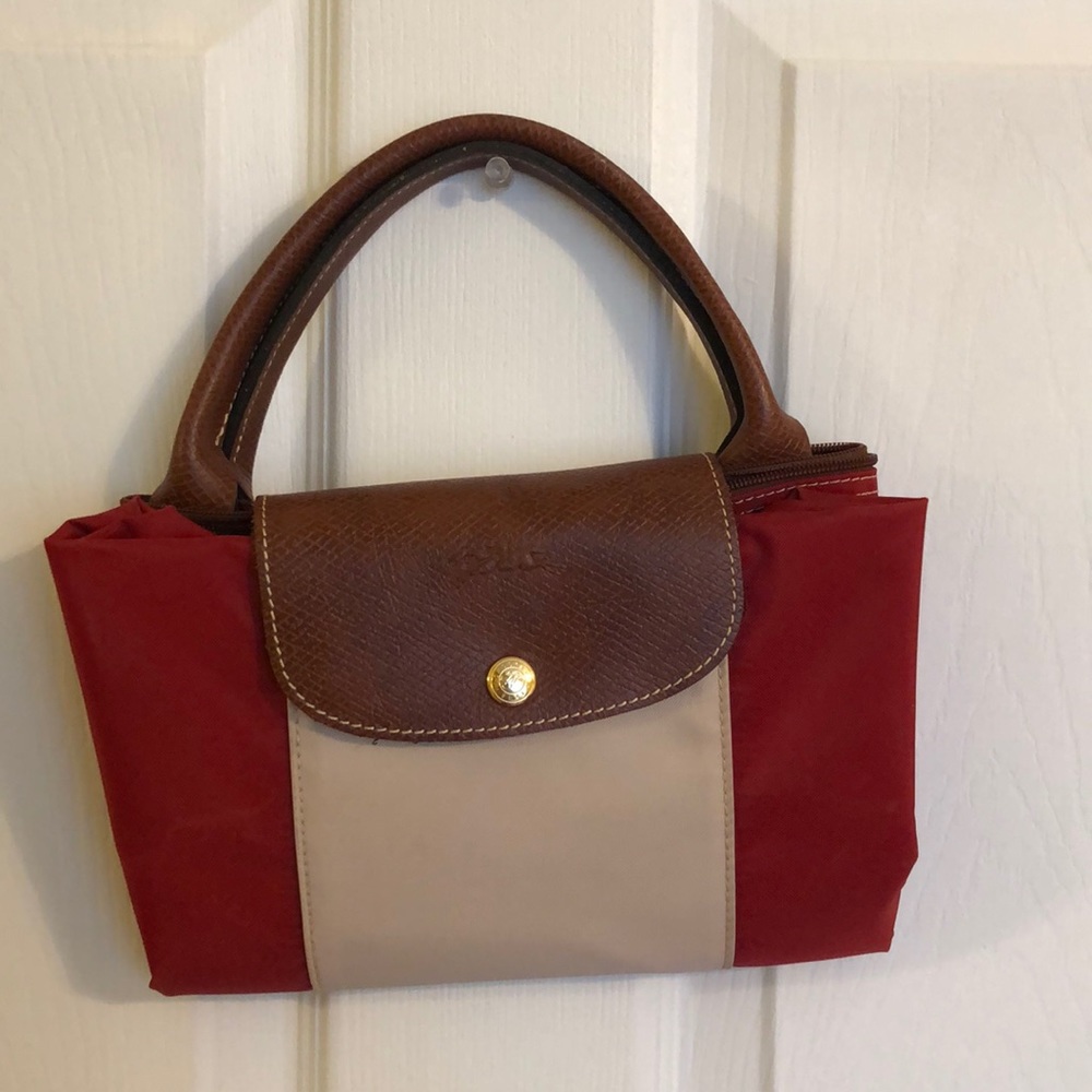 Medium short handles long champ purse